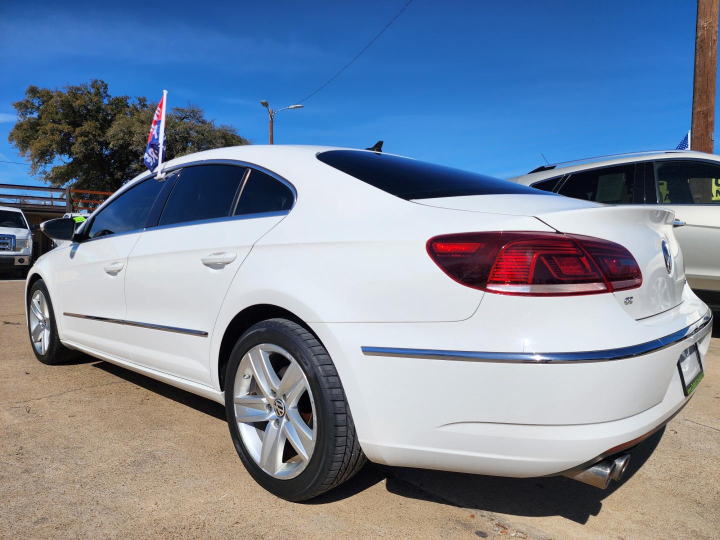 2013 WHITE Volkswagen CC Sport w/Lighting Package (WVWBN7AN9DE) with an 2.0L L4 DOHC 16V TURBO engine, 6-Speed Automatic transmission, located at 2660 S.Garland Avenue, Garland, TX, 75041, (469) 298-3118, 32.885551, -96.655602 - Photo#5